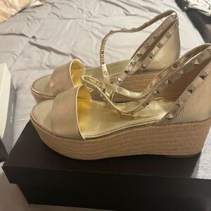 Marc fisher sandals never worn